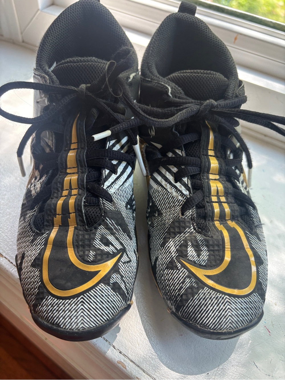 Nike Kids Black and Gold Sneakers with Graphic Pattern